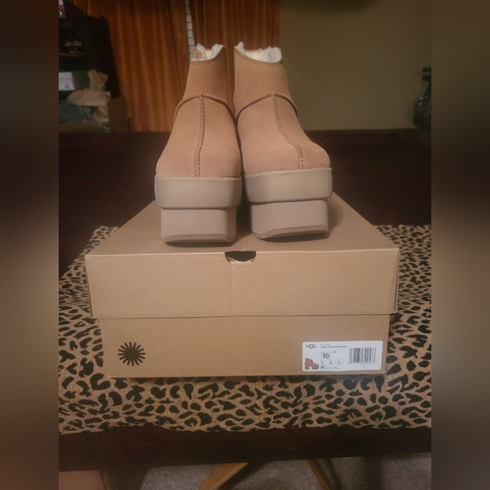 Chic UGG Women's Tan Platform Ankle Boots